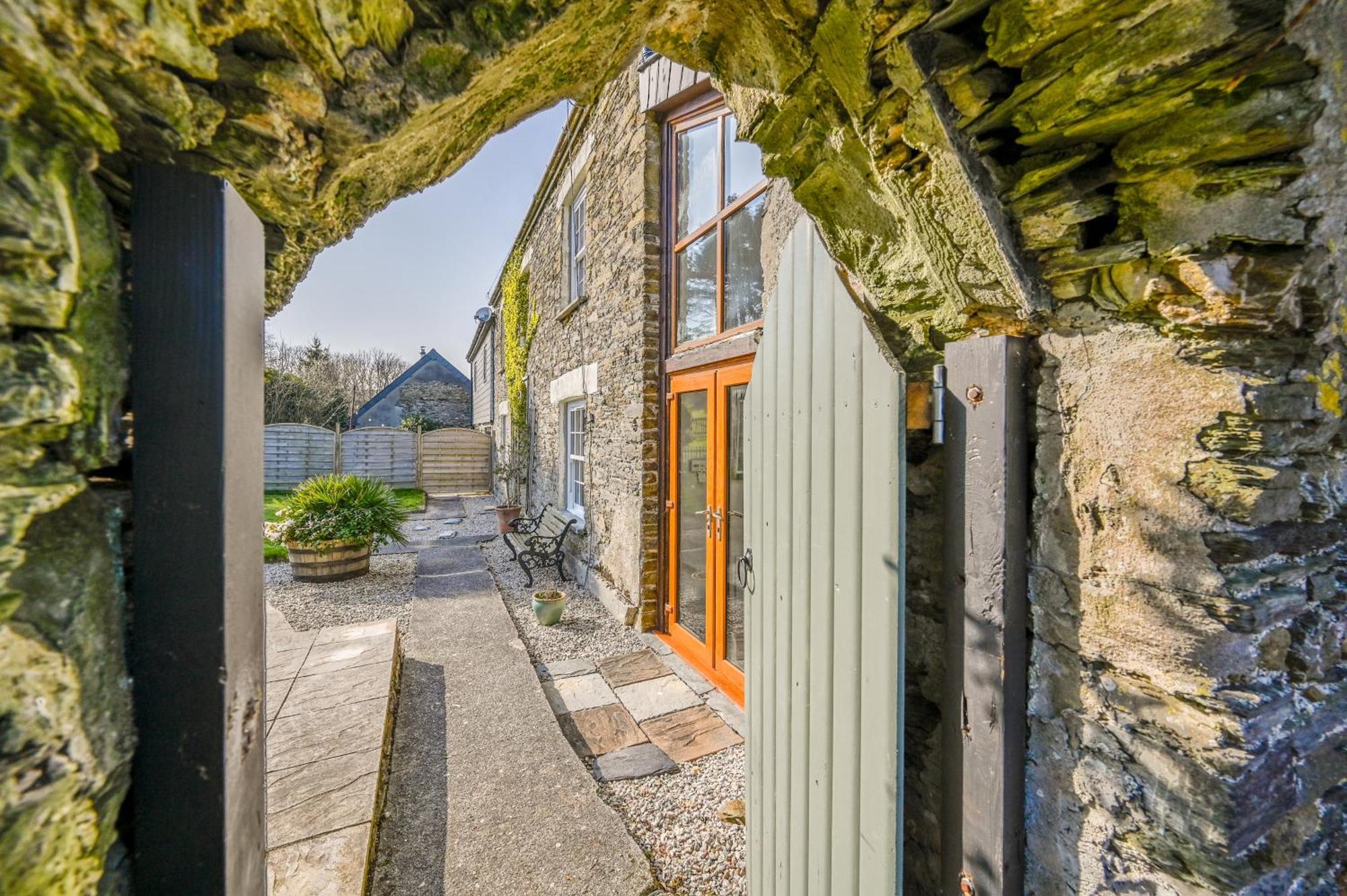 Polean Farm Cottages - With Free Animal Feeding And Pony Rides And Free Access To A Nearby Pool Looe Bagian luar foto
