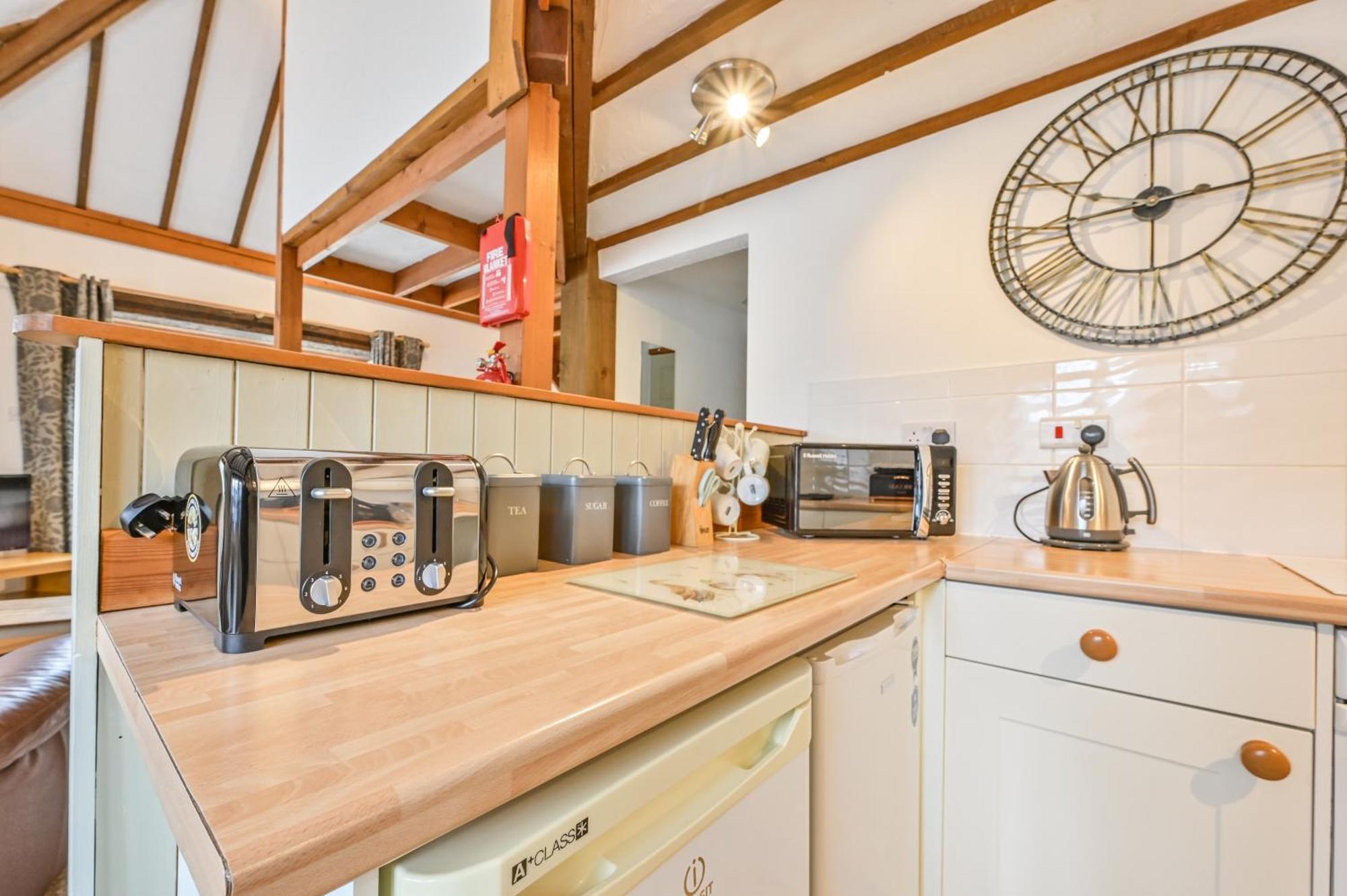 Polean Farm Cottages - With Free Animal Feeding And Pony Rides And Free Access To A Nearby Pool Looe Ruang foto