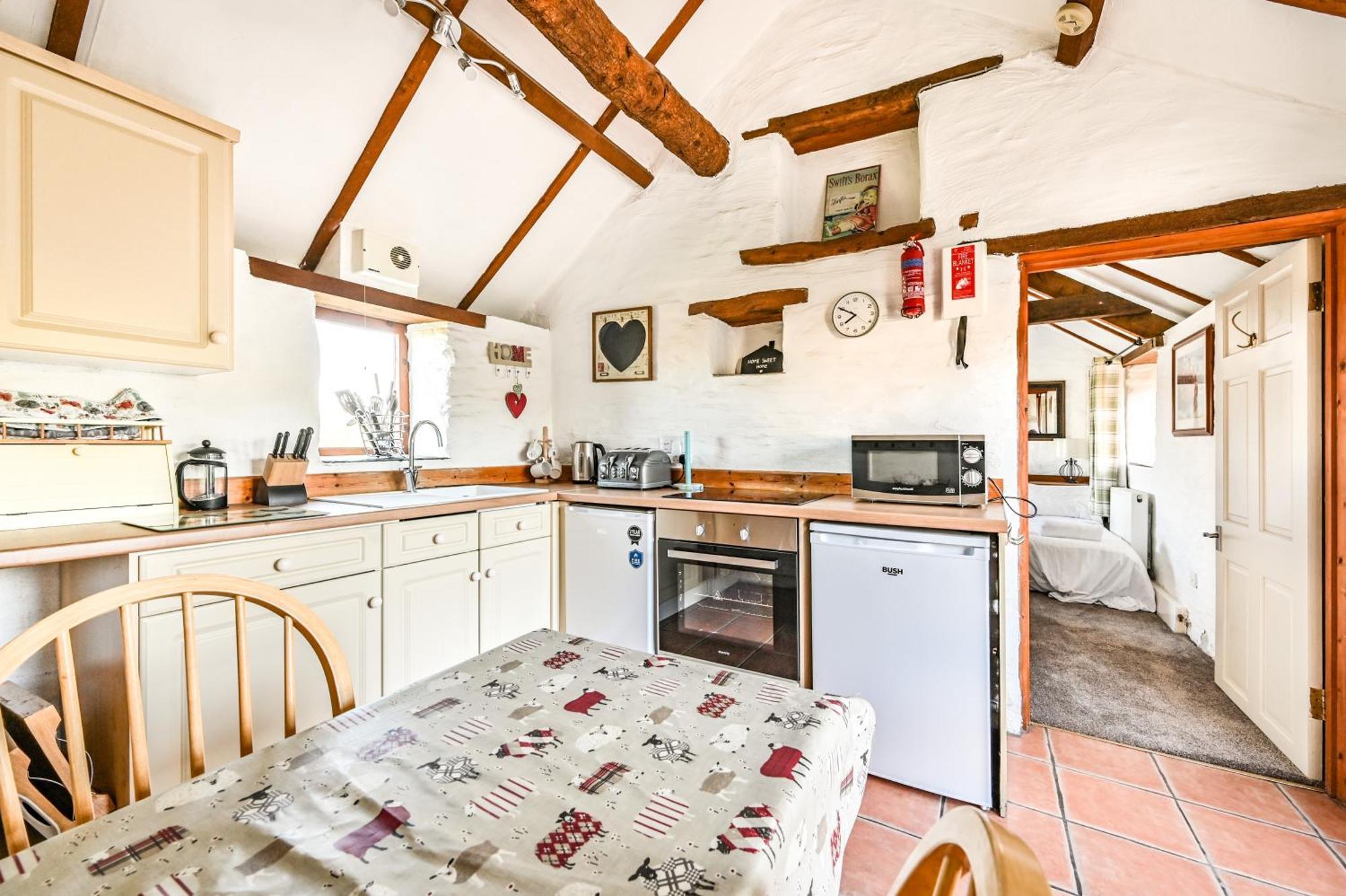 Polean Farm Cottages - With Free Animal Feeding And Pony Rides And Free Access To A Nearby Pool Looe Ruang foto