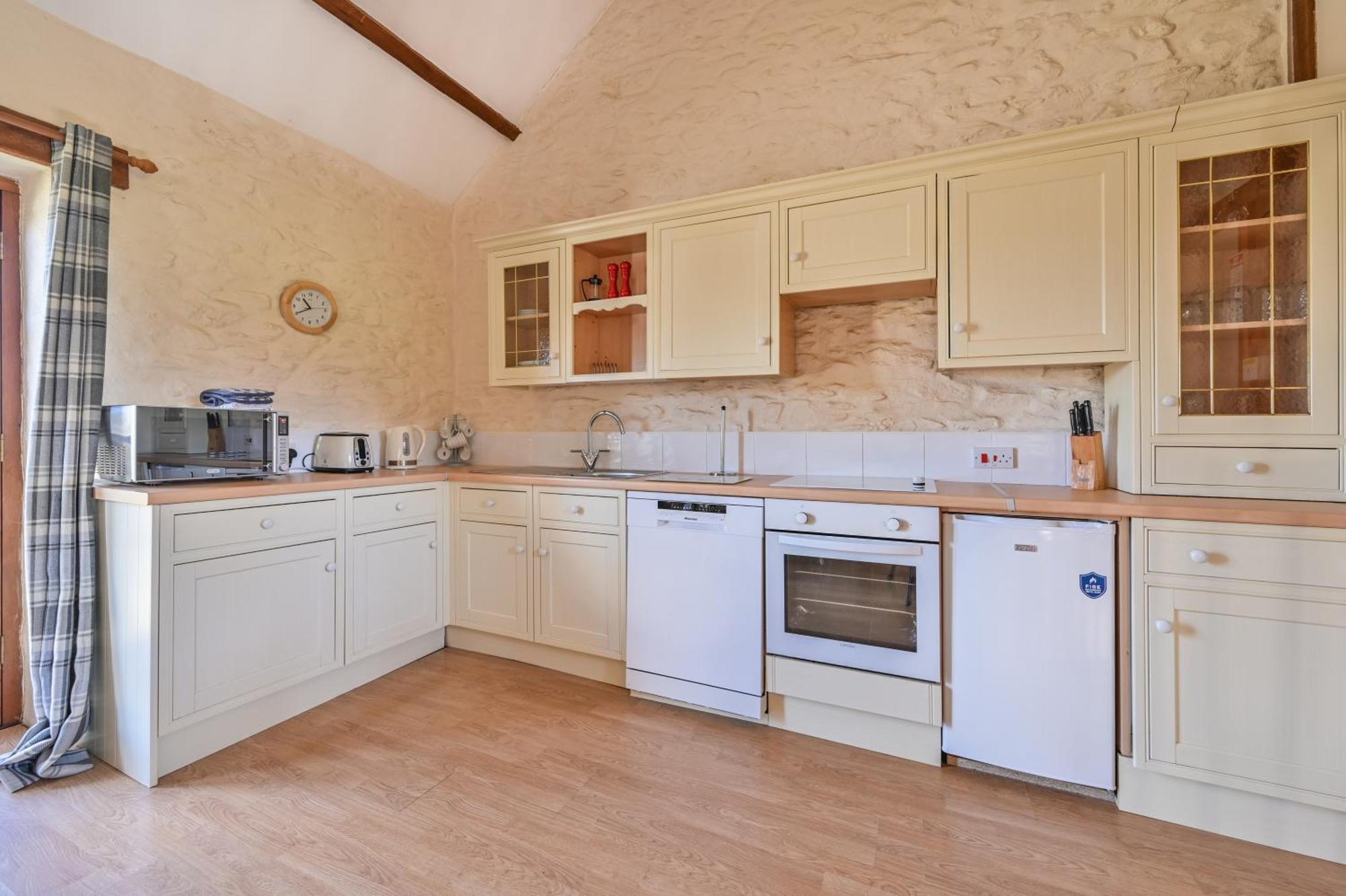 Polean Farm Cottages - With Free Animal Feeding And Pony Rides And Free Access To A Nearby Pool Looe Ruang foto